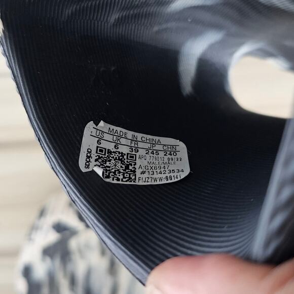 Adidas Originals Adilette 22 Men's Slide Carbon Aluminium Silver Size 6 - Picture 8 of 9